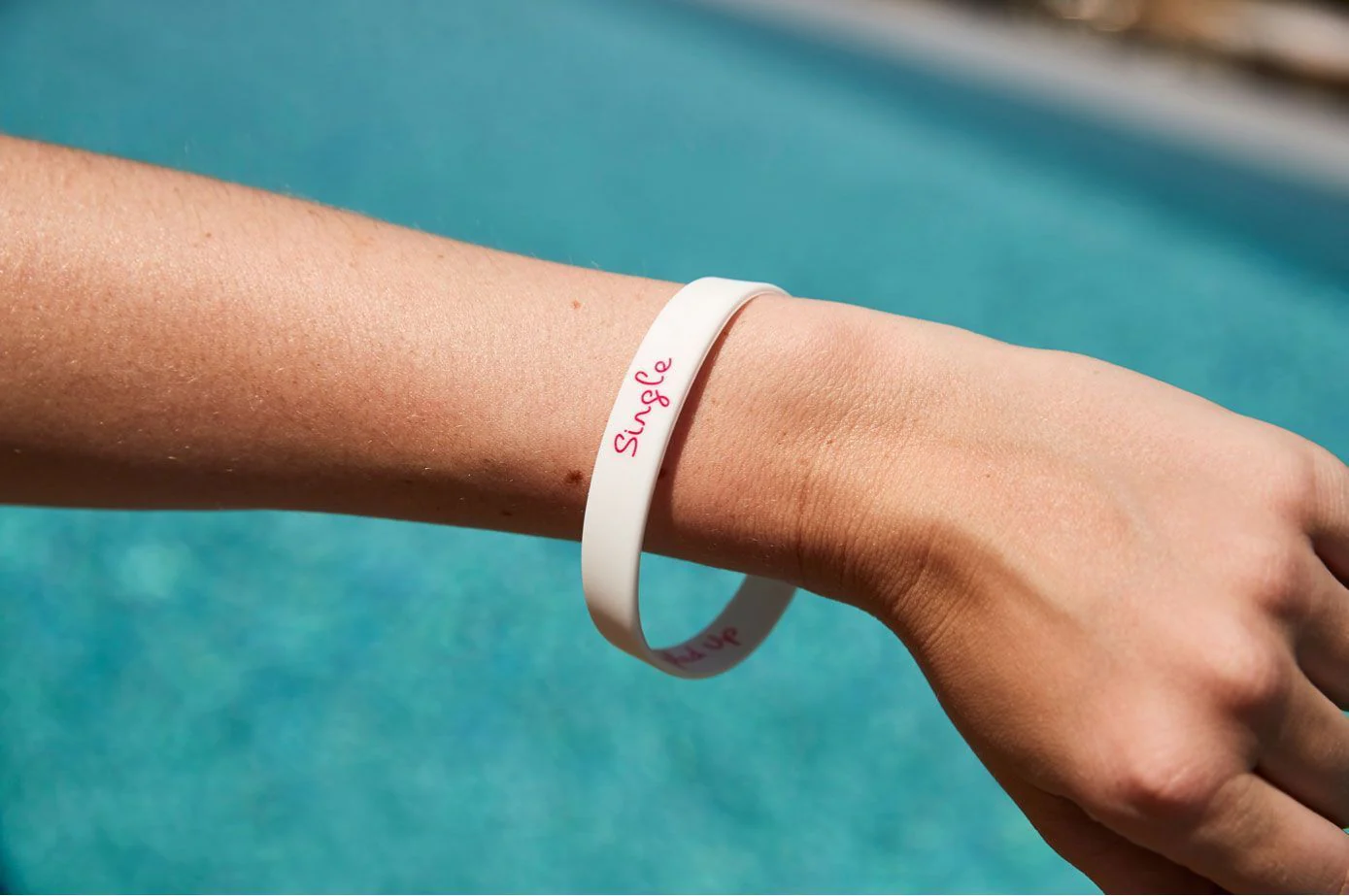Official Love Island Reversible Wristband - Coupled Up/Single